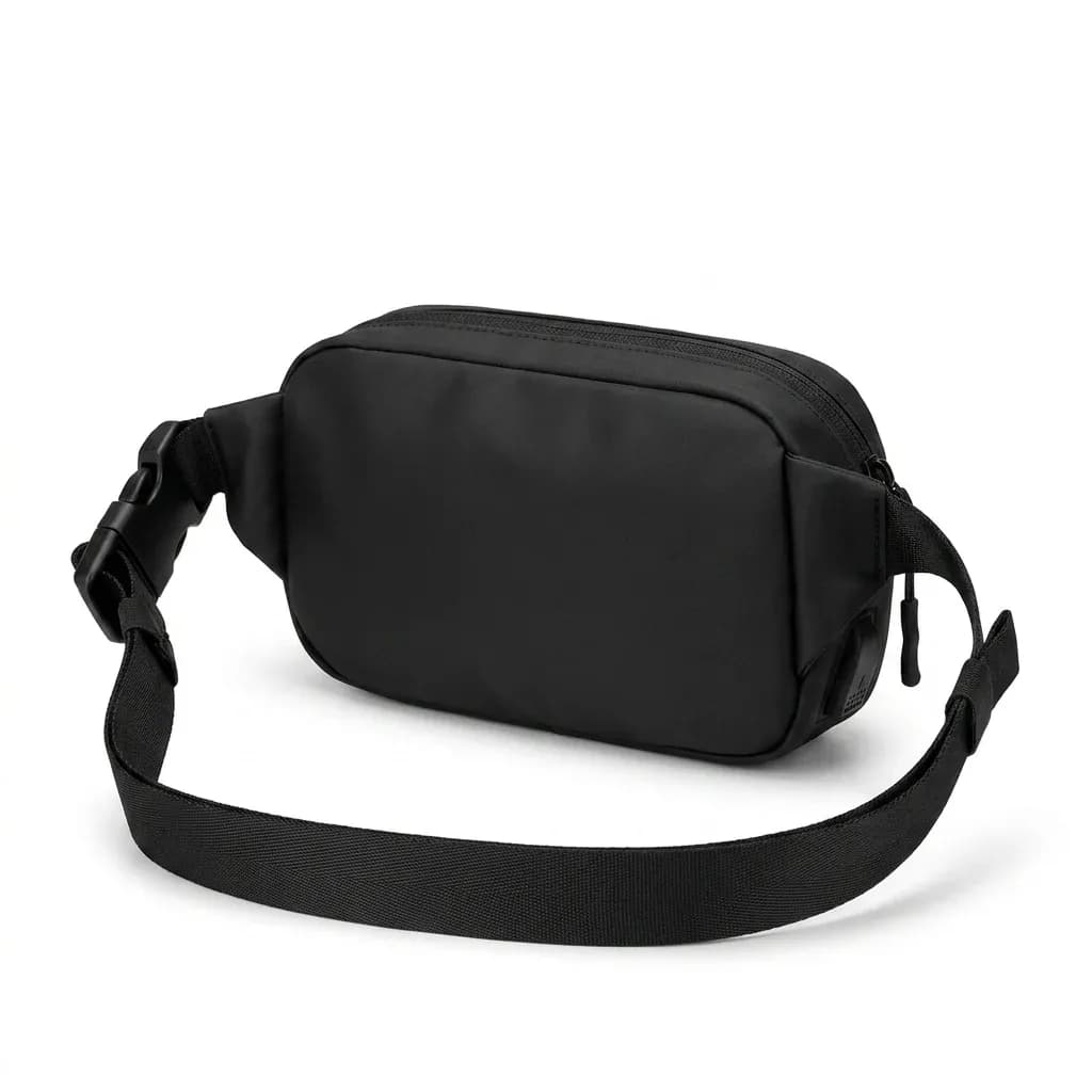 Zwarte compacte Mark Ryden slingbag studiofoto