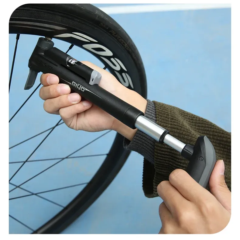 GIYO handpomp met manometer voor fiets, bal en banden